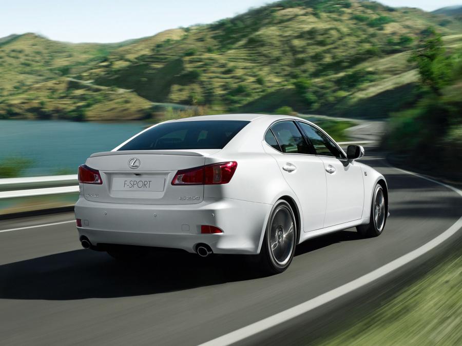  Lexus IS250 F-Sport 2010 года  (EU) (фото 5 из 7)